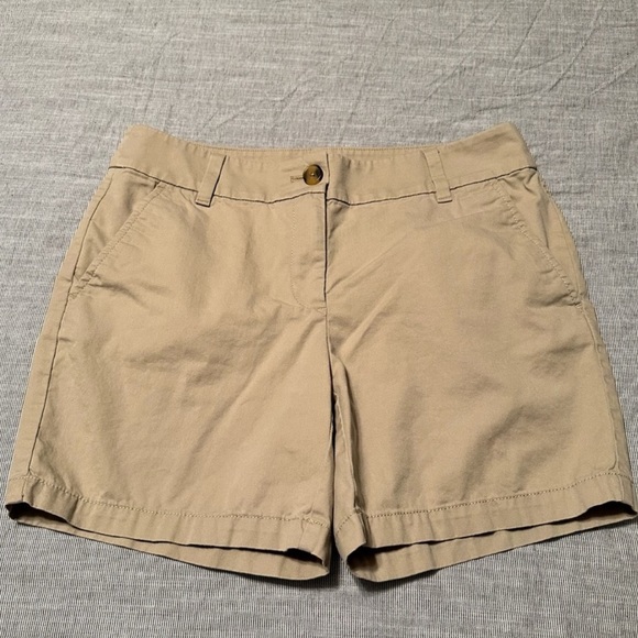 Ann Taylor LOFT Khaki Shorts Chino Style in Tan Size 2 6” inseam‎ EUC - Picture 1 of 7